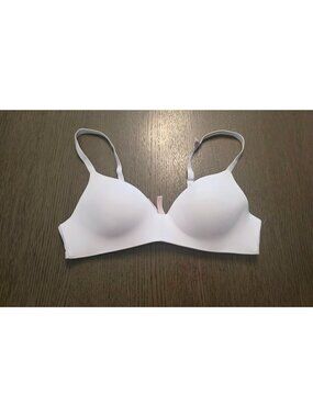 Victoria's Secret White Wireless Lightly Lined Tee Shirt Bra 38B NEW